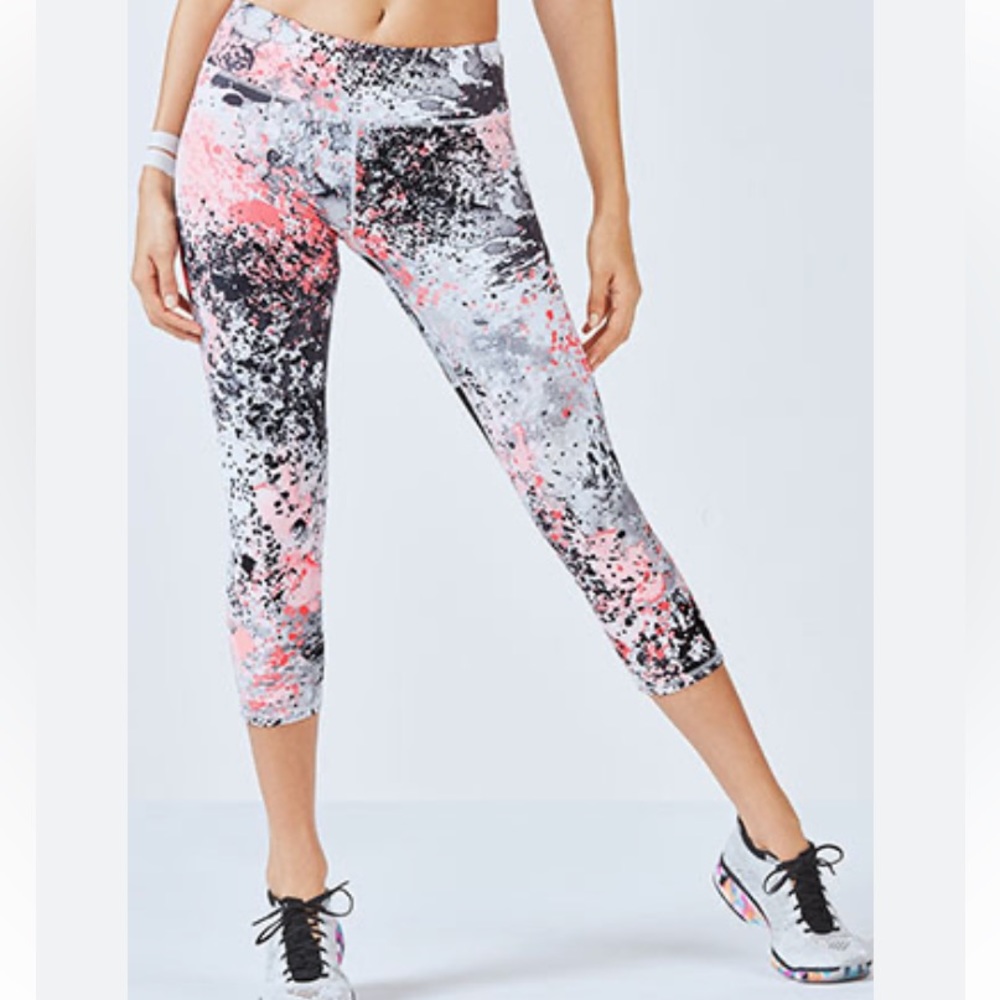 🎈Sale🎈 Fabletics Gisela Cropped Leggings With Mesh Detail On Back